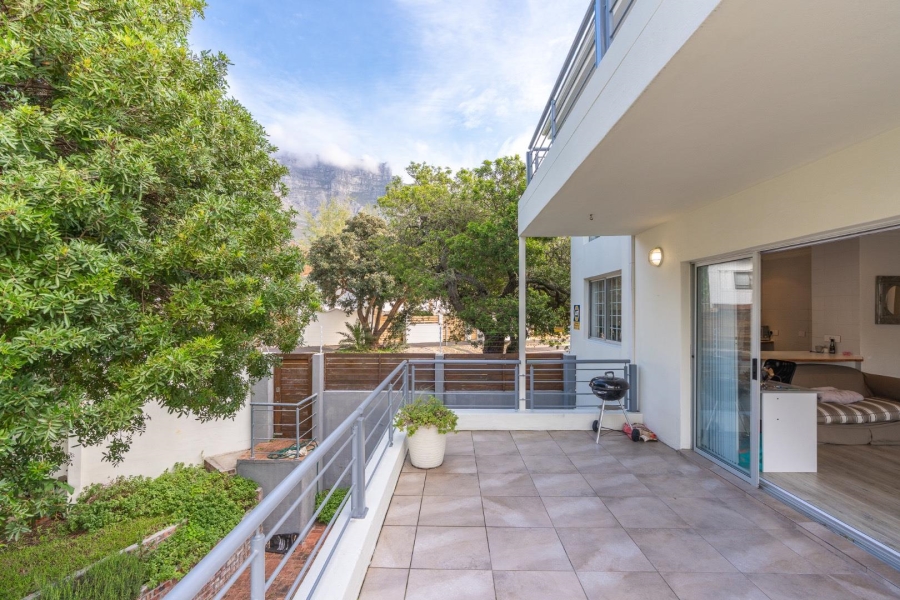 6 Bedroom Property for Sale in Vredehoek Western Cape